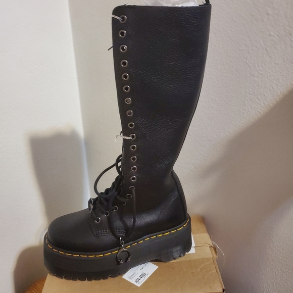 Dr. Martens x Dollskill Jadon 1b60 max platform - Picture 1 of 4